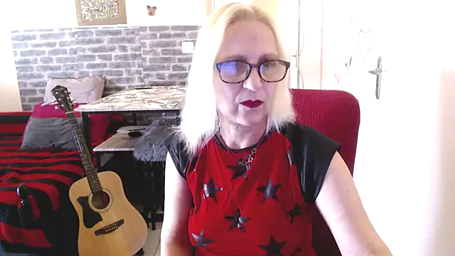 Snapshot of Ala-N-Dala chatting on March 6, 1:35 pm Ala-N-Dala online show from March 6, 1:35 pm