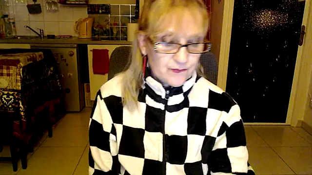 Snapshot of Ala-N-Dala chatting on March 2, 5:08 am Ala-N-Dala online show from March 2, 5:08 am