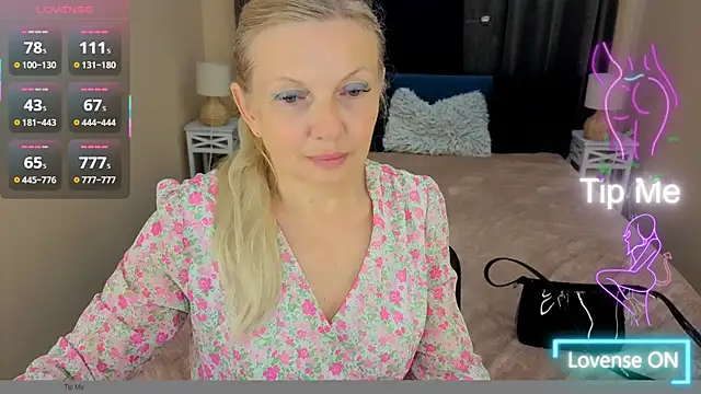 Snapshot of Abby_Moore_ chatting on June 19, 6:41 am Abby Moore online show from June 19, 6:41 am