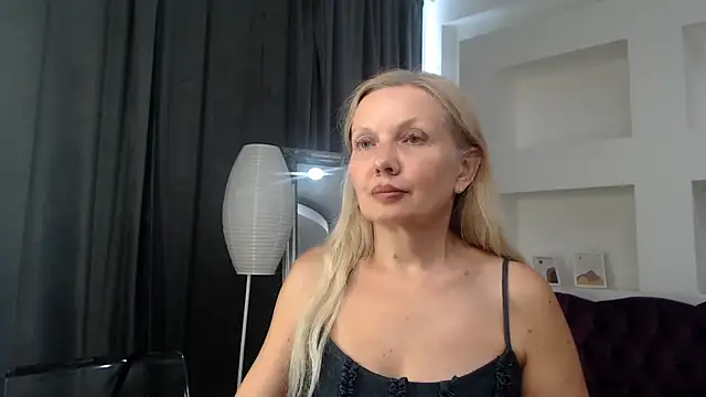 Snapshot of Abby_Moore_ chatting on July 4, 12:11 pm Abby Moore online show from July 4, 12:11 pm