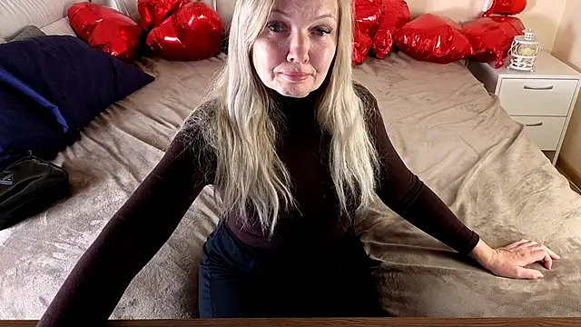 Abby Moore  online show from March 7, 1:27 pm