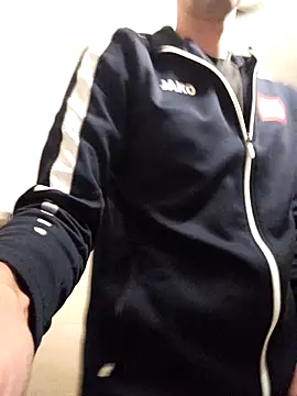 Snapshot of Geiler-boy313 chatting on December 29, 3:45 pm Geiler-boy313 online show from December 29, 3:45 pm