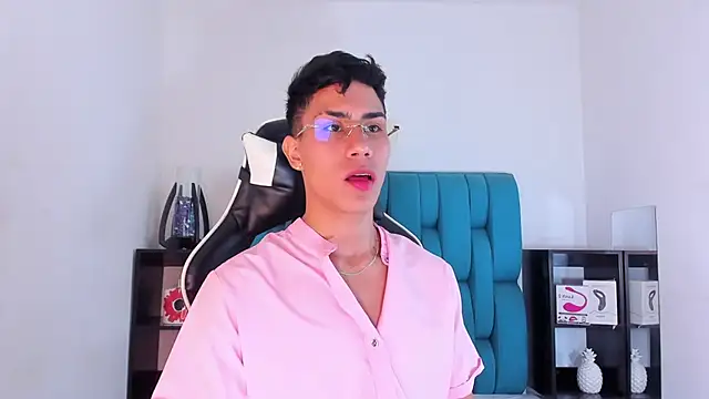 Snapshot of AlanNaughty chatting on February 14, 10:04 pm AlanNaughty online show from February 14, 10:04 pm