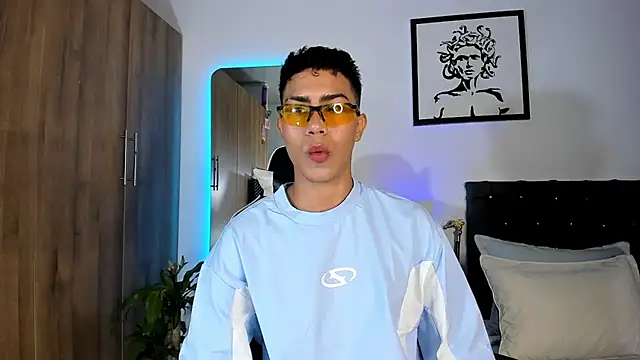 AlanNaughty online show from April 16, 12:00 am