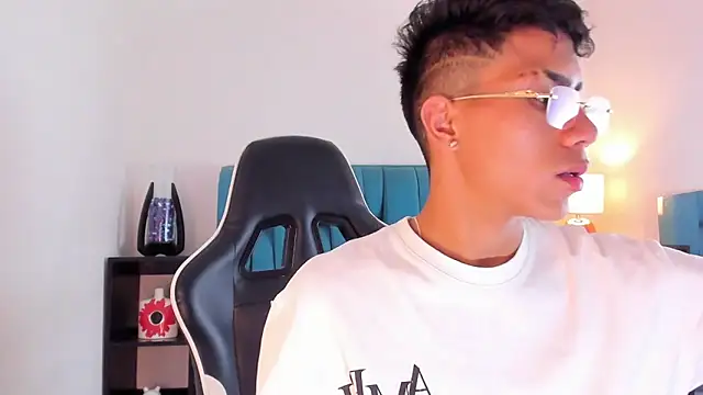 Snapshot of AlanNaughty chatting on January 24, 7:30 am AlanNaughty online show from January 24, 7:30 am