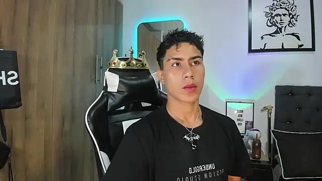 Snapshot of AlanNaughty chatting on February 12, 6:46 am AlanNaughty online show from February 12, 6:46 am