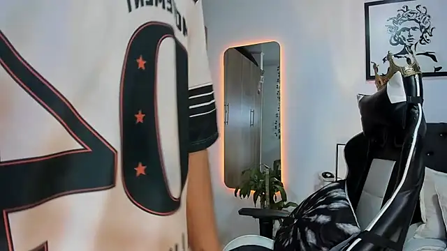 Snapshot of AlanNaughty chatting on March 3, 5:25 am AlanNaughty online show from March 3, 5:25 am