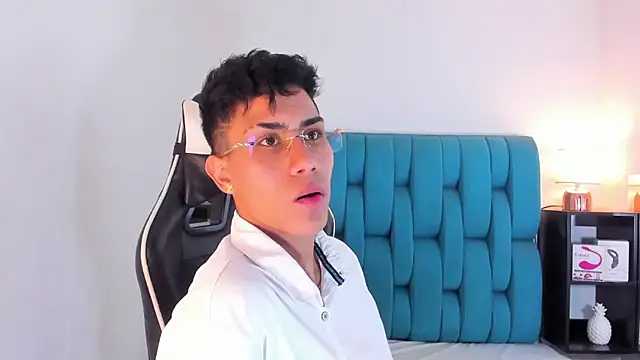 Snapshot of AlanNaughty chatting on February 14, 6:56 am AlanNaughty online show from February 14, 6:56 am