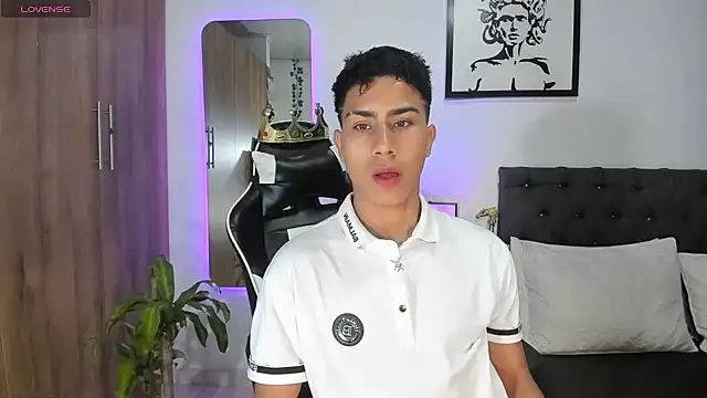 Snapshot of AlanNaughty chatting on February 6, 11:23 pm AlanNaughty online show from February 6, 11:23 pm