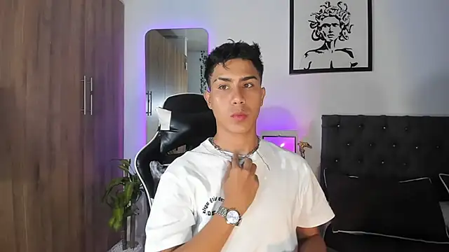 Snapshot of AlanNaughty chatting on January 16, 11:20 pm AlanNaughty online show from January 16, 11:20 pm