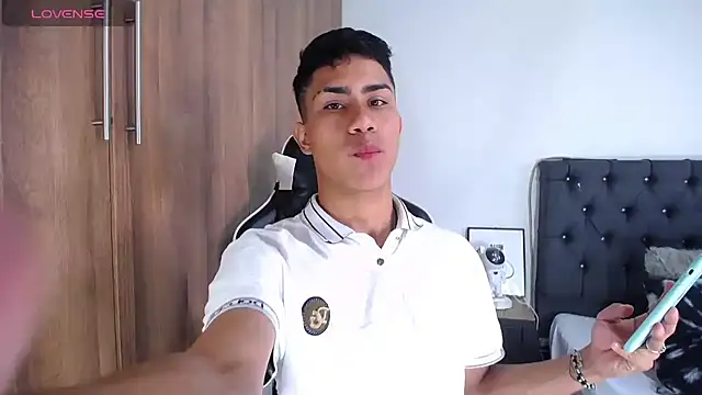 Snapshot of AlanNaughty chatting on March 21, 9:12 pm AlanNaughty online show from March 21, 9:12 pm