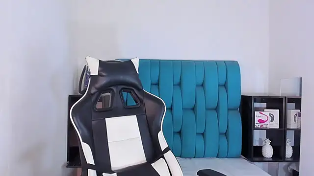 Snapshot of AlanNaughty chatting on February 15, 8:56 pm AlanNaughty online show from February 15, 8:56 pm