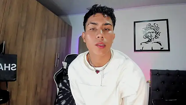 Snapshot of AlanNaughty chatting on February 1, 2:21 am AlanNaughty online show from February 1, 2:21 am