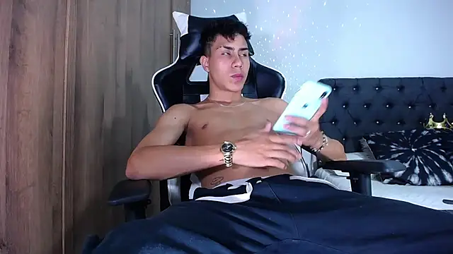 Snapshot of AlanNaughty chatting on March 15, 12:04 am AlanNaughty online show from March 15, 12:04 am