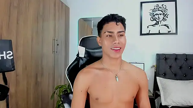 Snapshot of AlanNaughty chatting on February 1, 9:24 pm AlanNaughty online show from February 1, 9:24 pm