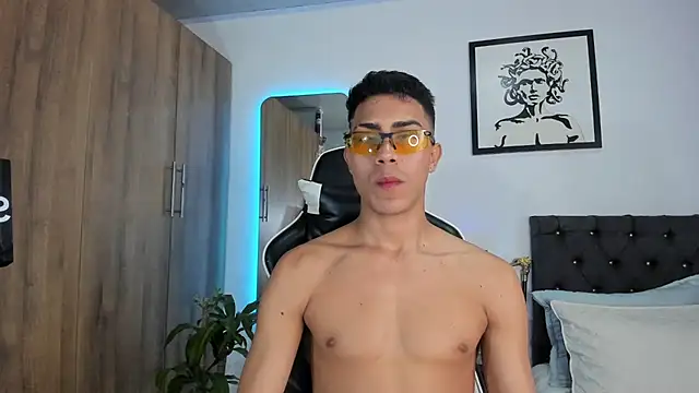 AlanNaughty online show from April 18, 10:10 pm