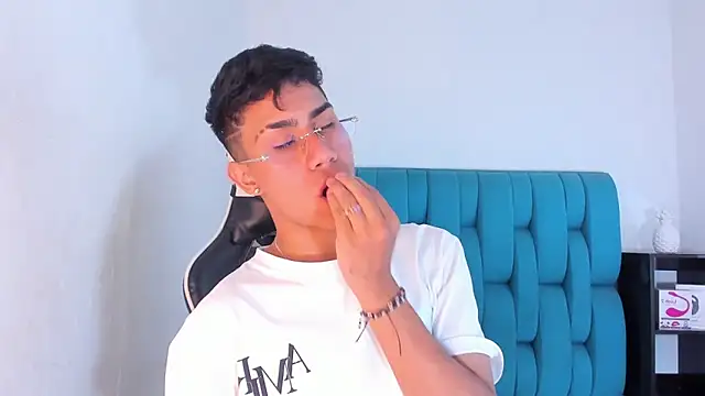 Snapshot of AlanNaughty chatting on February 27, 8:53 pm AlanNaughty online show from February 27, 8:53 pm