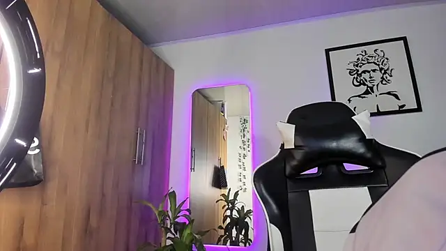 Snapshot of AlanNaughty chatting on June 30, 10:21 pm AlanNaughty online show from June 30, 10:21 pm