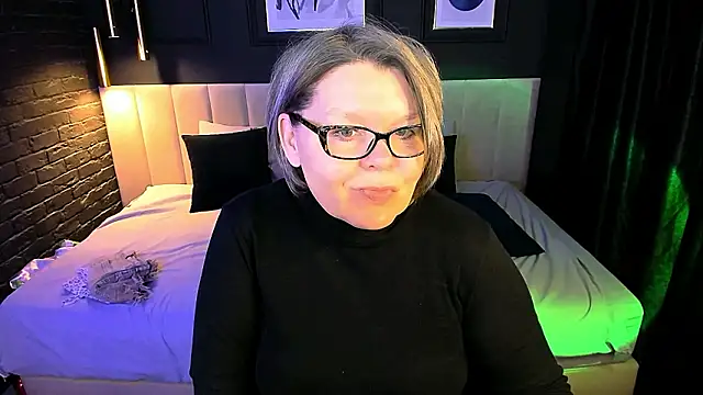 Shannonshine online show from February 11, 1:11 pm