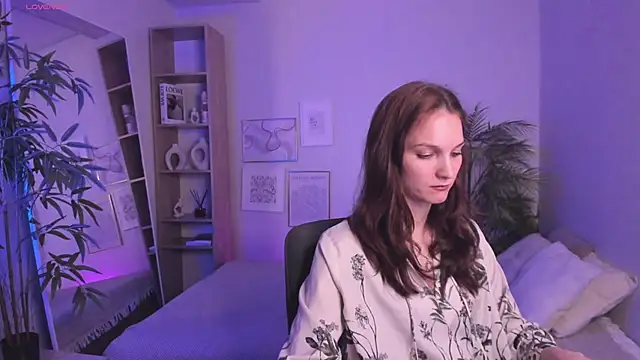 MirandaGlow online show from May 9, 5:44 am