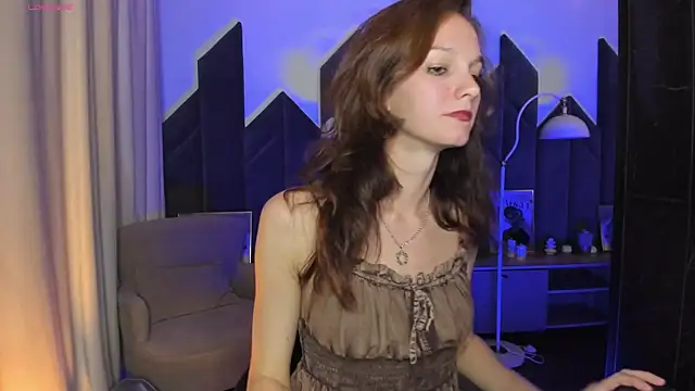 Snapshot of MirandaGlow chatting on August 1, 5:49 am MirandaGlow online show from August 1, 5:49 am