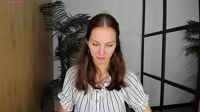 MirandaGlow online show from September 10, 5:50 am