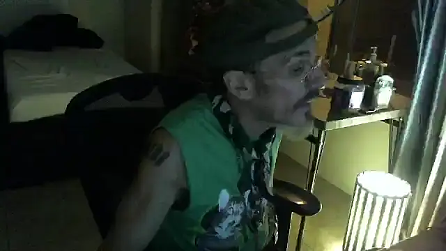 Snapshot of mycock2474u chatting on October 15, 12:13 pm mycock2474u online show from October 15, 12:13 pm