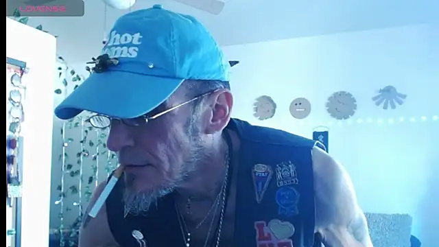 Snapshot of mycock2474u chatting on March 18, 5:33 pm mycock2474u online show from March 18, 5:33 pm