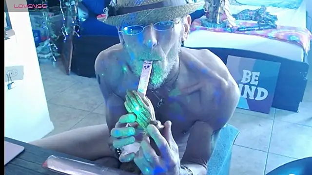 Snapshot of mycock2474u chatting on March 17, 4:43 pm mycock2474u online show from March 17, 4:43 pm