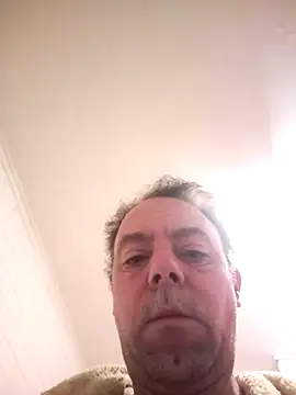 Snapshot of david_geam chatting on February 23, 2:18 am david geam online show from February 23, 2:18 am
