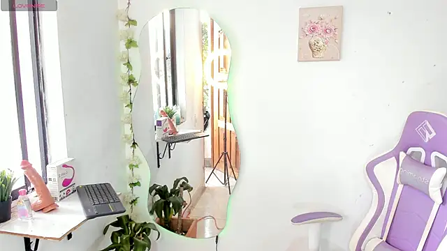 Snapshot of sofia_gold_ chatting on May 23, 7:02 pm sofia gold online show from May 23, 7:02 pm