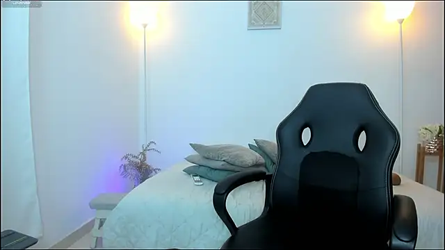 alejandrarosse   online show from October 23, 8:51 pm