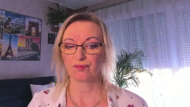 vanessa chat online show from April 9, 1:39 pm