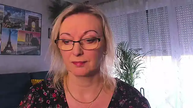 vanessa chat online show from March 8, 2:31 pm