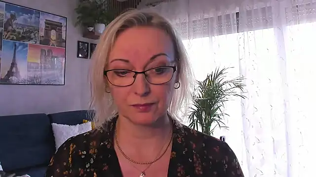 vanessa chat online show from April 19, 1:23 pm