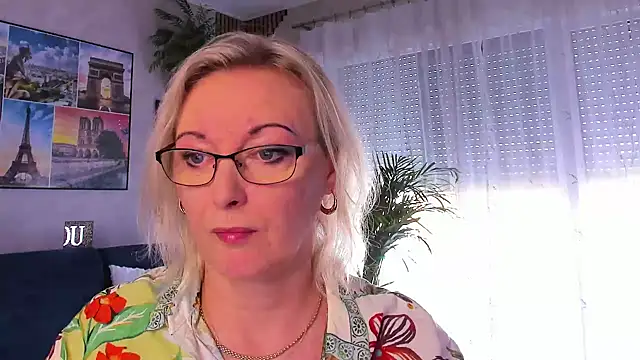 Snapshot of vanessa_chat chatting on May 19, 1:29 pm vanessa chat online show from May 19, 1:29 pm