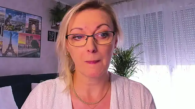 Snapshot of vanessa_chat chatting on October 21, 1:21 pm vanessa chat online show from October 21, 1:21 pm