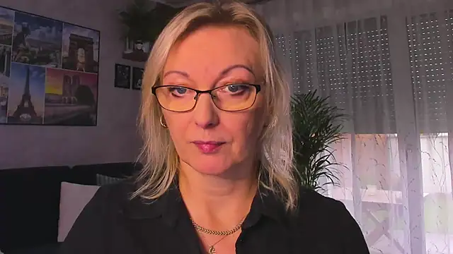 Snapshot of vanessa_chat chatting on November 10, 2:22 pm vanessa chat online show from November 10, 2:22 pm