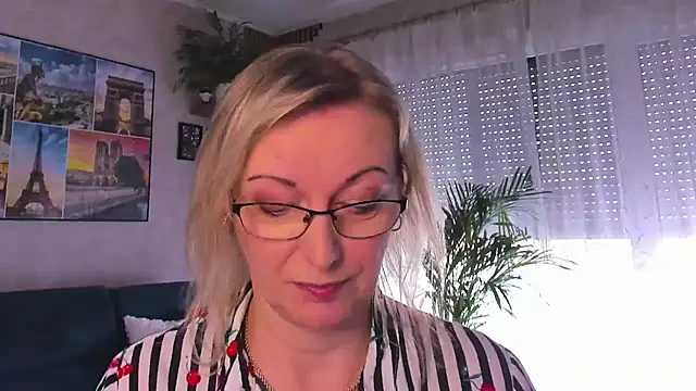 vanessa chat online show from March 24, 2:28 pm