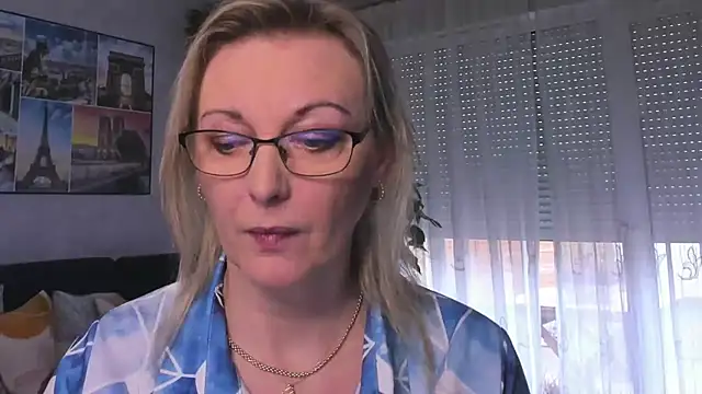 vanessa chat online show from February 25, 2:15 pm