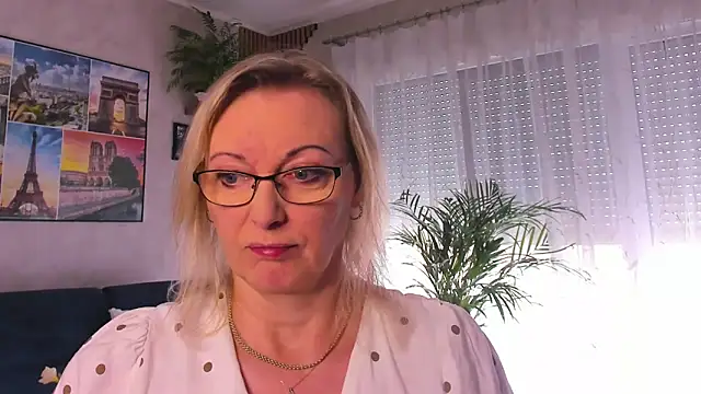 vanessa chat online show from April 8, 1:34 pm