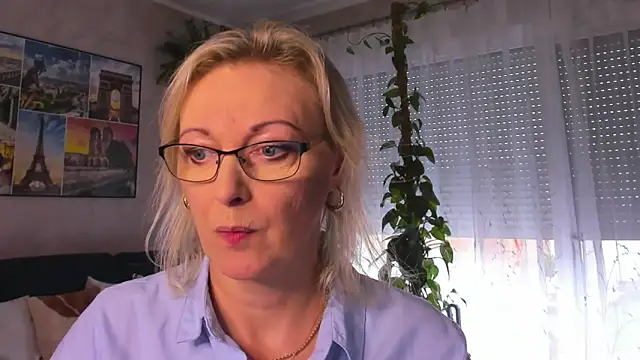 vanessa chat online show from September 18, 1:25 pm