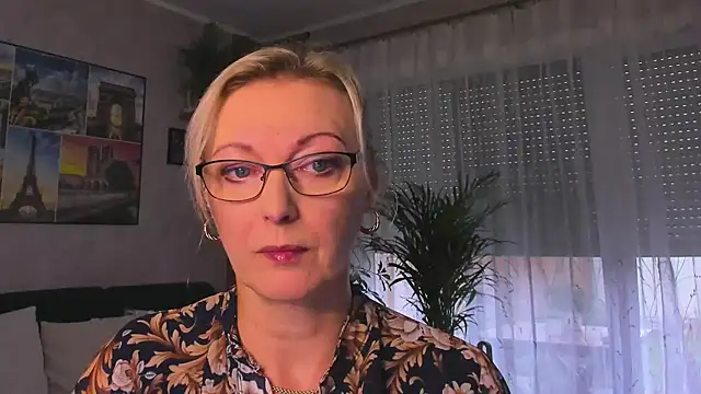 vanessa chat online show from October 17, 6:28 am