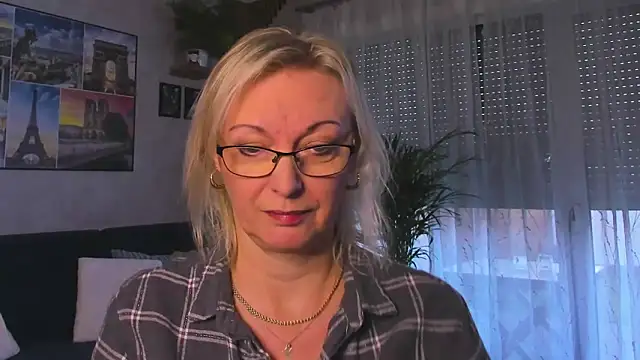 Snapshot of vanessa_chat chatting on December 16, 2:21 pm vanessa chat online show from December 16, 2:21 pm