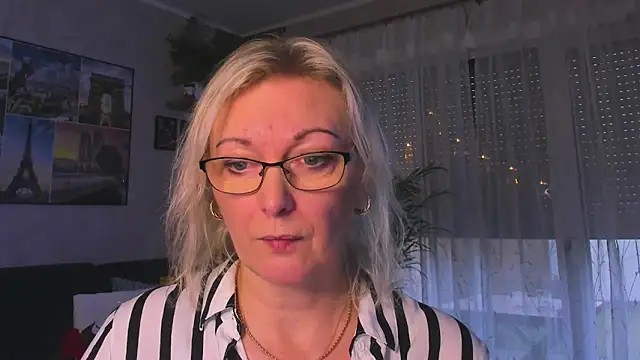 vanessa chat online show from December 17, 2:22 pm