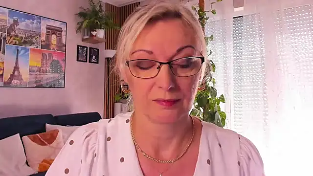 vanessa chat online show from September 12, 6:35 am