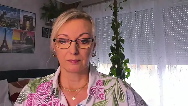 vanessa chat online show from September 15, 1:33 pm