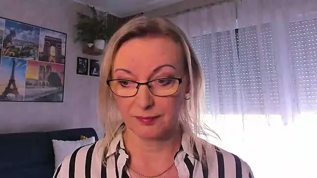 vanessa chat online show from April 15, 1:37 pm