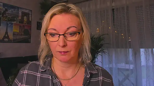 vanessa chat online show from December 22, 2:17 pm