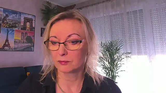 vanessa chat online show from March 11, 2:22 pm